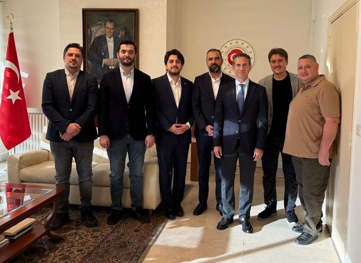 Büyükelçi Lütem, Lübnan ve Suriye’ye ziyaret gerçekleştirmekte olan <a href="/ihhinsaniyardim/">İHH</a> Genel Sekreteri <a href="/ahmgoksun/">Ahmet Göksun</a> başkanlığındaki #İHH heyetini kabul etti.