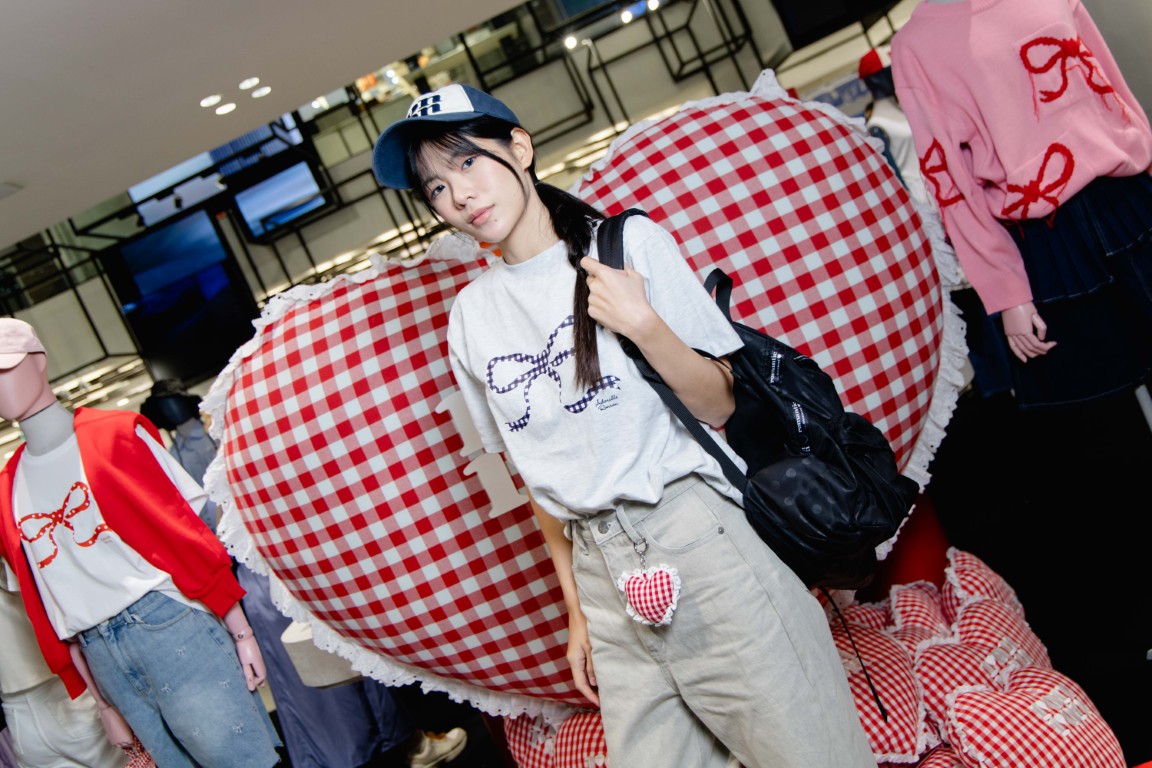 แบรนด์ “RONRON” จากเกาหลีใต้ปักหมุดสยามดิสคัฟเวอรี่ เปิดป๊อปอัพเป็นที่แรกในประเทศไทย

#BamSaralee #FONDnatticha #weewrya
#RONRON #RONRONSiamDiscovery 

อ่านข่าวเพิ่มเติมได้ที่ facebook.com/OneTruthPressC…