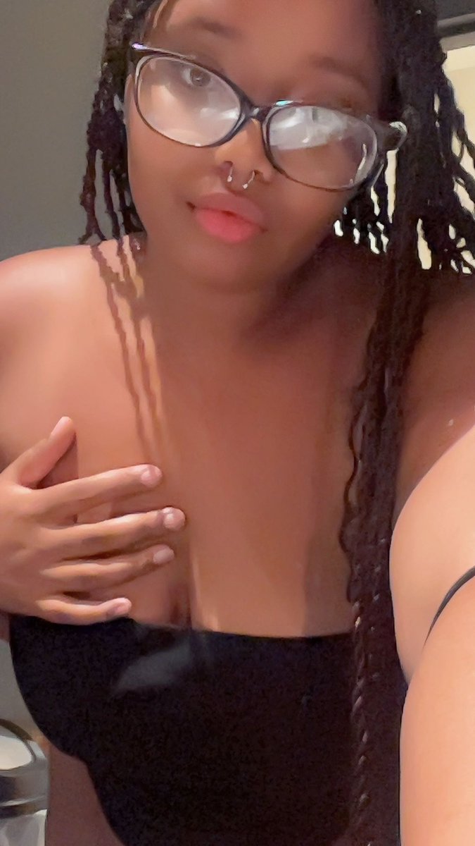 hazelgoddess14's tweet photo. It’s October!!! 😍Who’s tryna spoil me this Birthday year 😘😘 https://t.co/lOcwMauKa2