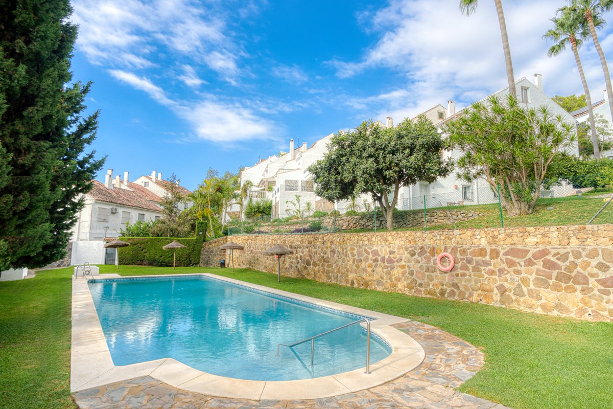 NEW LISTING

Charming south facing, three bedroom townhouse located in the sought-after gated community of El Capricho on Marbella’s Golden Mile.

Ref: 5681MLTH
Price: 880.000€

#Elcapricho #Marbellagoldenmile #townhouse #Marbella #forsale #sevende #Marbellaliving
