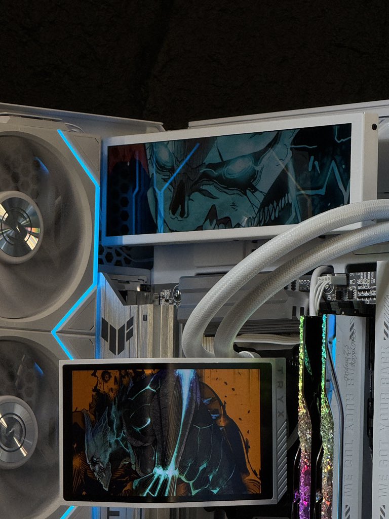 bit0th's tweet image. رصد كايجو بقوة تقديرية 9/10 

من التجميعات المتجر @Bitbybitpc

R7 9800x3D 
AORUS RTX 5080 MASTER 
ASUS B850 BTF 
G.SKILL ROYAL 32GB 6MHz CL28
Crucial 2TB + S50 2TB 
TRYX PANORAMA 360MM 
LIAN LI VISION COMPACT 
LIAN LI EDGA 1200w G ATX3.1 
LIAN LI UNI 120MM ( 9x ) 
LCD 8,8