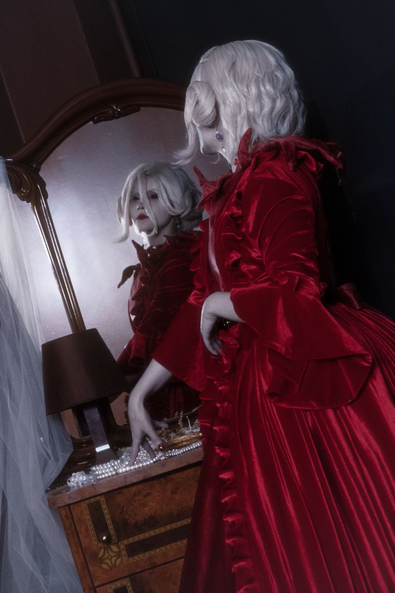 SamandraDarmes's tweet photo. Oh who is she
   A misty memory
        A haunting face
            Is she a lost embrace?

PH Kamui

#idv #IdentityV #bloodyqueen #idvcosplay https://t.co/Z8ShY0rYl1