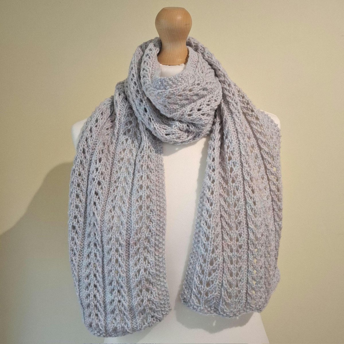 Handmade knitted lace scarf. Pattern is trees with leaves
ourcreativenature.etsy.com/listing/437922…
#etsyshop #etsyfinds #etsyuk #etsygifts #EtsyHandmade