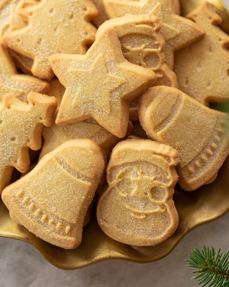 Shortbread's tweet image. Walker’s Festive Shop is now officially open for 2025! 

Our bakers have been busy preparing all-butter festive shortbread, mince pies, gingerbread, and other Christmas treats to delight you this season.  

#WalkersShortbread #ScotlandAtItsFinest #Christmas #Gifting