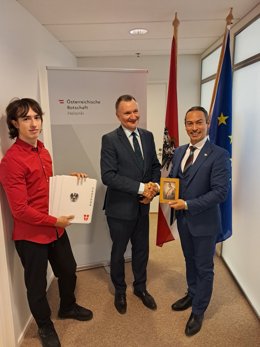AustriainFIN's tweet photo. Amb. Pichler welcomed 5 new 🇦🇹 citizens: Mr. Popper Villaroel and his 4 children. Descendants of Austrian victims of the Nazi regime can obtain the 🇦🇹 citizenship. “It’s more than merely an administrative act”, said Amb. Pichler, “it’s a meaningful and joyful occasion.” https://t.co/zB0Qrkdaj3