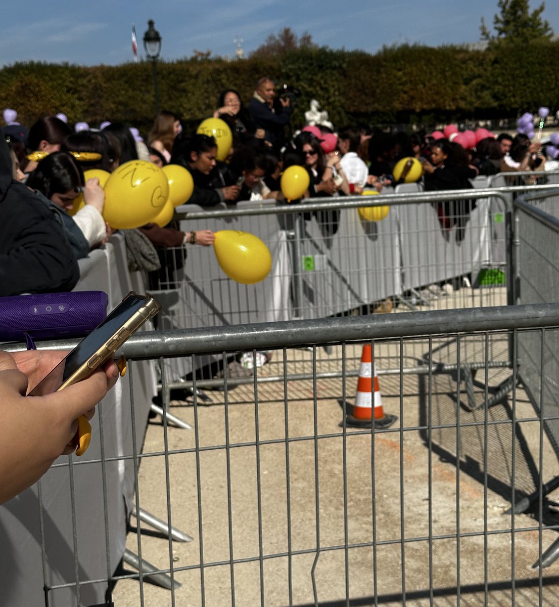 Please go post these fans projects on Weverse for Jimin to see them in case he couldn't there 

JIMIN AT PARIS FASHION WEEK
DIOR GLOBAL AMBASSADOR JIMIN    
#JiminxDior #DiorSS26 #PFW <a href="/Dior/">Dior</a>