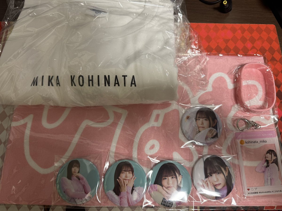 小日向美香 イベント限定 缶バッジ 緋色の捜査官 on X: 