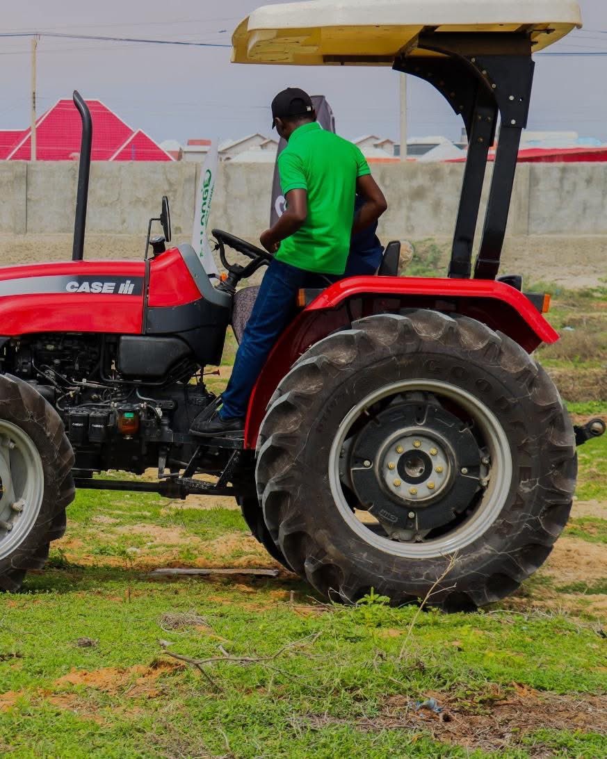 dirie_masoud's tweet photo. Chapter 4 🚜🛠️

The TVET Mechanization Training Program continues its practical lessons — equipping youth with hands-on skills in tractor operation. 

This initiative is a public-private partnership between @MOASomalia, @Case_IH and @gaalooge. 

#Mechanization  #YouthSkills #PPP https://t.co/fUPqeiToYc