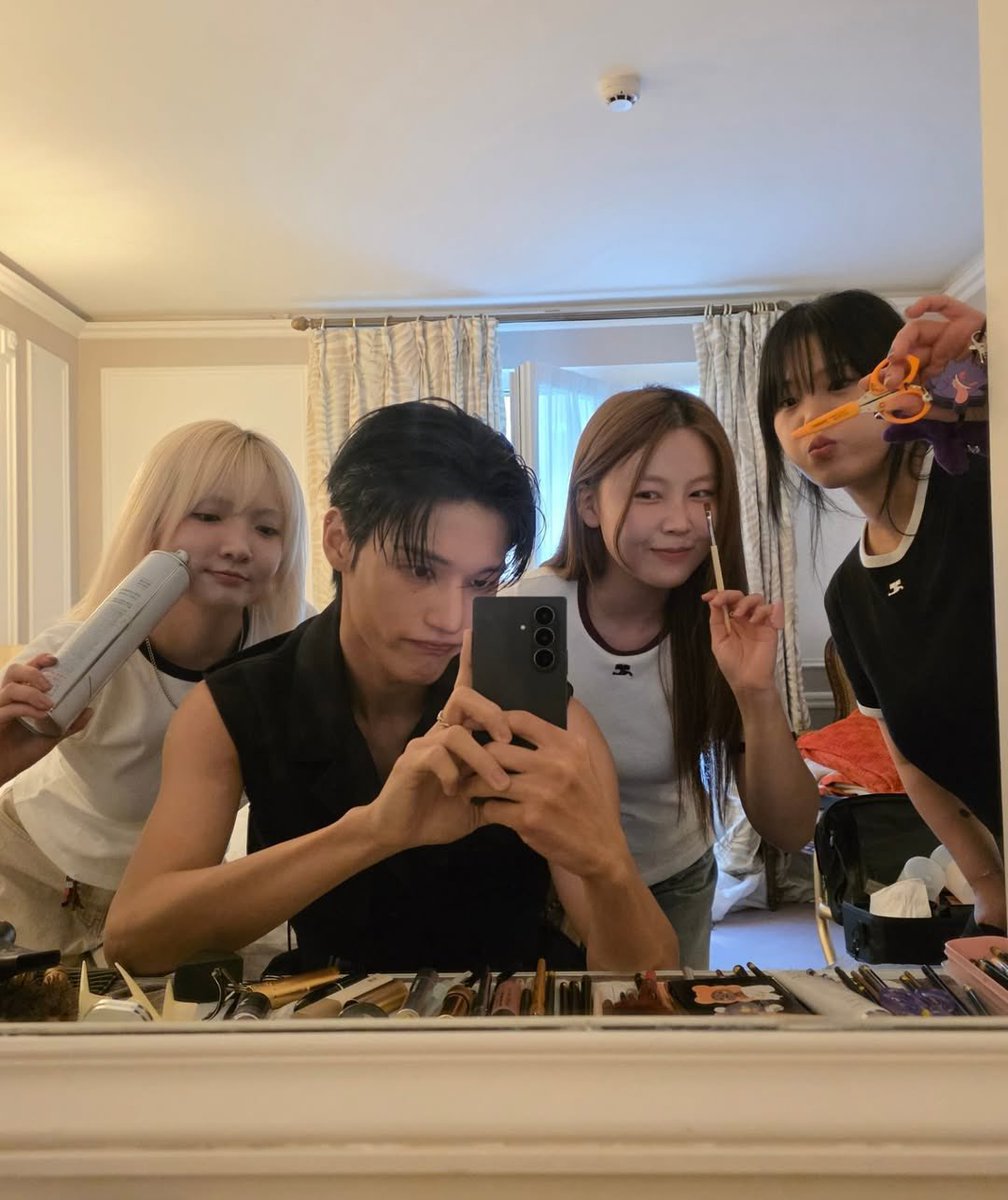 b1tesize's tweet image. wooyoung tagging the stylists he worked with for his pfw look 😭😭😭😭😭 hes so lovely