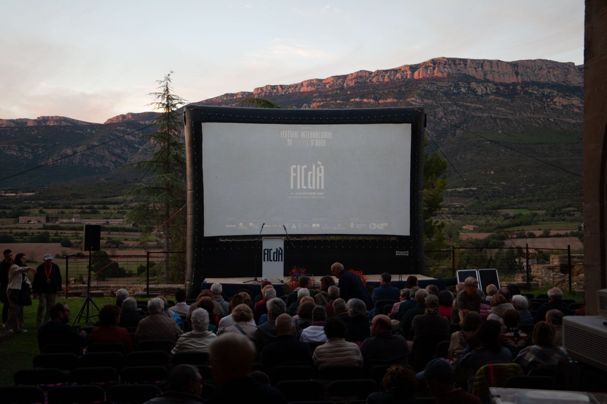Àger es prepara per viure la 3a edició del FICdÀ, Festival Internacional de Cinema amb 14 curts i documentals de temàtica social

#FICdÀ #Cinema #Àger #Festival #LaCiutatLleida <a href="/Ajuntament_Ager/">Ajuntament d'Àger</a> 

ondacero.es/podcast/emisor… via <a href="/OndaCero_es/">Onda Cero</a>