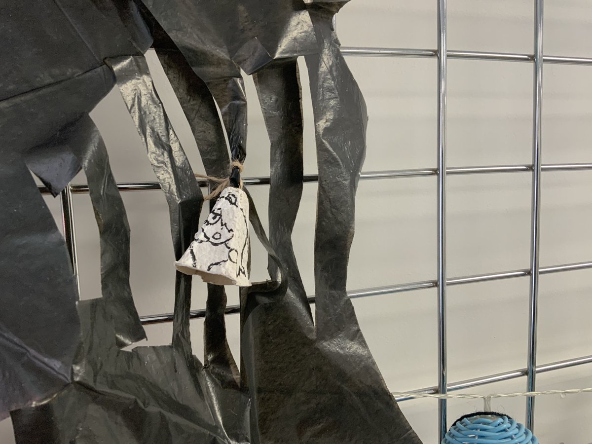 raid_wave's tweet photo. Help spooky has been trapped in a paper object aaaaaaaaaaaaa https://t.co/70evj5RUlg