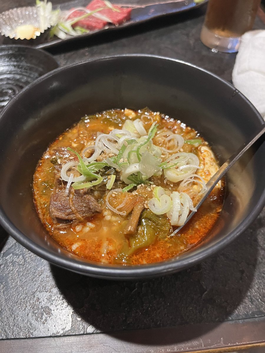 初1人焼肉！！！
超美味しかった！！！幸せ！！！
前に行ったことのあるとても美味しい個人店で出芽ロースとテールクッパめちゃおいしかった！！！
実習もバイトも頑張ります！！！