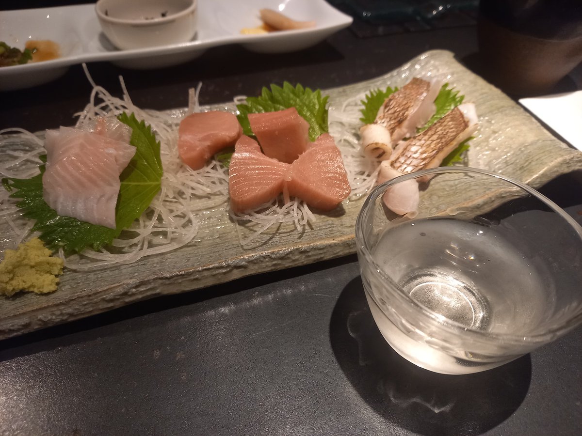 ishikawaPTA's tweet photo. 今日は近場で。
カキフライ、お刺身、秋刀魚の塩焼き。
バスカーのハイボール、梵(ひやおろし)、千代の光(ひやおろし)
#TASUKE https://t.co/CKyPpy5YkL