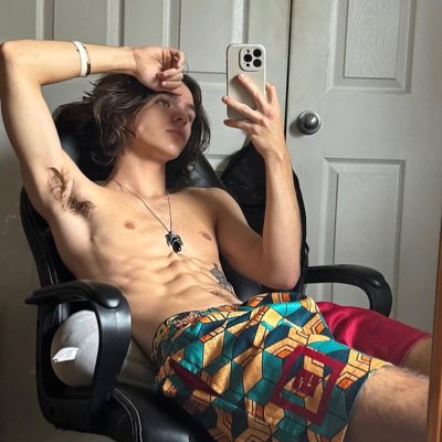 tapbones0's tweet photo. #NewProfilePic https://t.co/QreQ02OX05