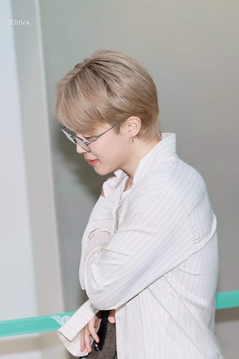 PARK JIMIN AH 

JIMIN AT PARIS FASHION WEEK
DIOR GLOBAL AMBASSADOR JIMIN
#JiminxDior #DiorSS26 #PFW <a href="/Dior/">Dior</a>