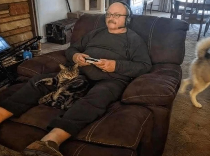 VideoGameHstry's tweet image. "Where do you see yourself when your 75 years old?"
Me: