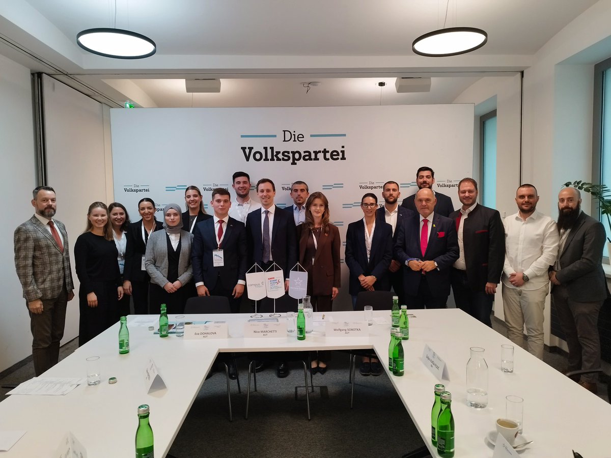 WMCESProjects's tweet photo. From Vienna to the future of Europe! 🇦🇹🇪🇺

We were delighted to host over 20 young leaders from the #WesternBalkans for focused discussions on the #EUEnlargement process and the institutional framework.

Together with #CampusTivoli &amp; #RSI 🇦🇹🇭🇺 https://t.co/aF2qE9DeWv