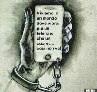 antonino365's tweet photo. Tu che vivi in un mondo senza valori tra luccichi e bagliori,
hai tutto e non puoi comprare emozioni, non puoi trovare calore in un diamante ma in un raggio di sole. https://t.co/zQkuEQvADK