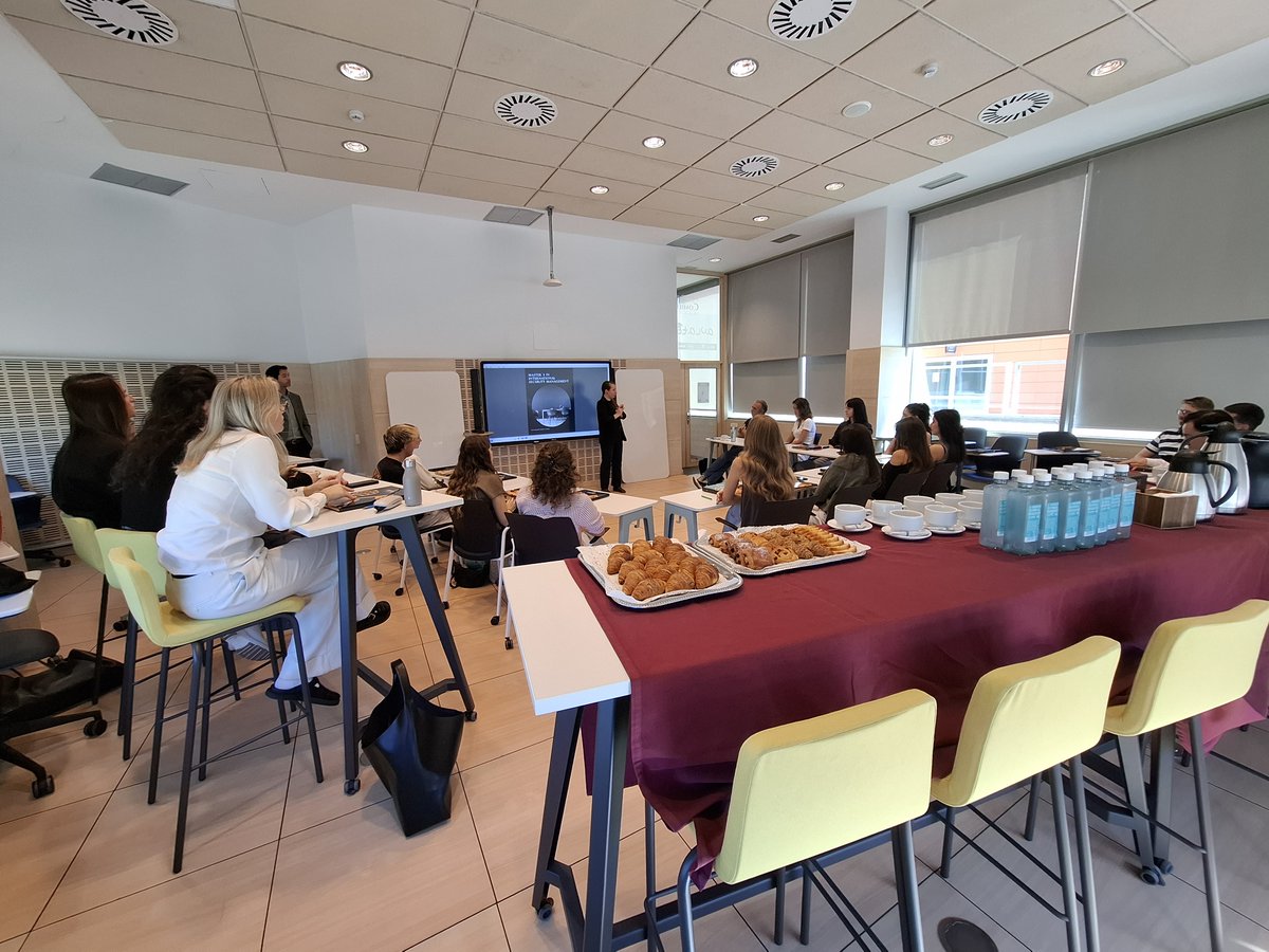 ComillasCHS's tweet photo. 🌍🔒Hoy inauguramos la 2ª edición de nuestro #Master's Degree in International Security Management con su directora, @danielaserban9  Este programa está diseñado para formar en el abordaje de los actuales desafíos globales con un enfoque innovador.  #MISM #RRII #desafíosglobales https://t.co/QahXyrAlmE