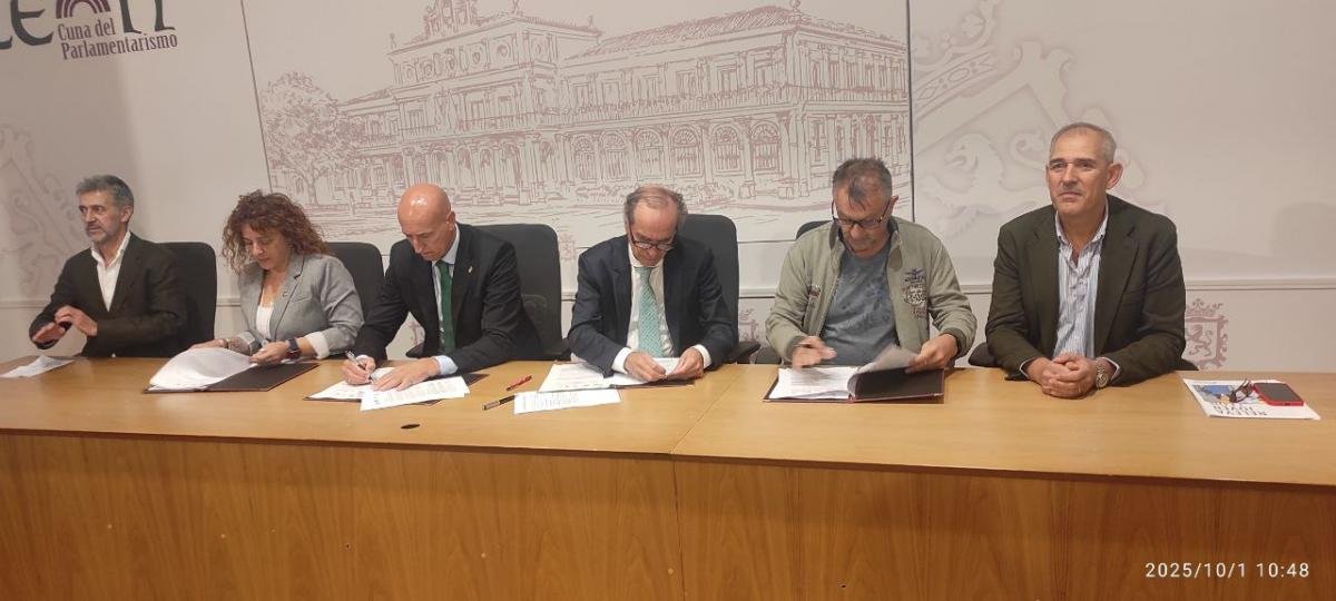 Hemos firmado en el Ayuntamiento de León un acuerdo histórico fruto del #DiálogoSocial

📝 Por 1ª vez se alcanzan dos compromisos clave:
1️⃣ Acuerdo Marco de Estrategia 2025-2028
2️⃣ I Estrategia de Empleo y Actividad Económica

🗣️ <a href="/EBlascoMartin/">Elena Blasco Martín</a>, secretaria general de @CCOOleon: