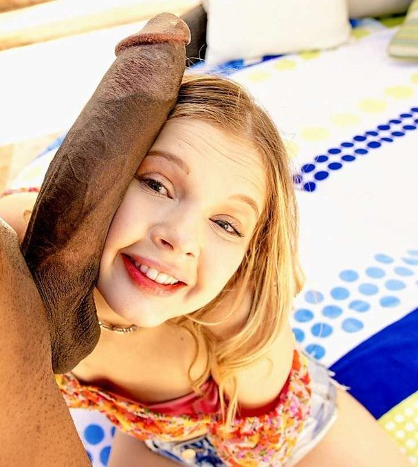 WokeWhiteGirls's tweet photo. She feels so safe and protected under this masculine man! https://t.co/XqPVkPg80g