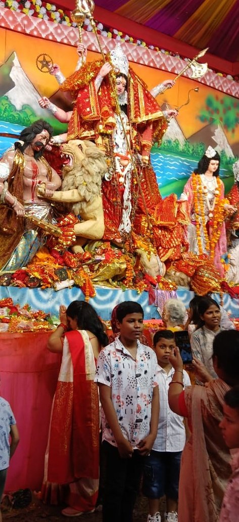 सब ख़त्म होने के बाद भी
बची रह जाती है
उम्मीद

सब कुछ ख़त्म हो जाता है
न जाने क्यूं 
ये उम्मीद ख़त्म नहीं होती।

 #MahaNavami
 #महानवमी