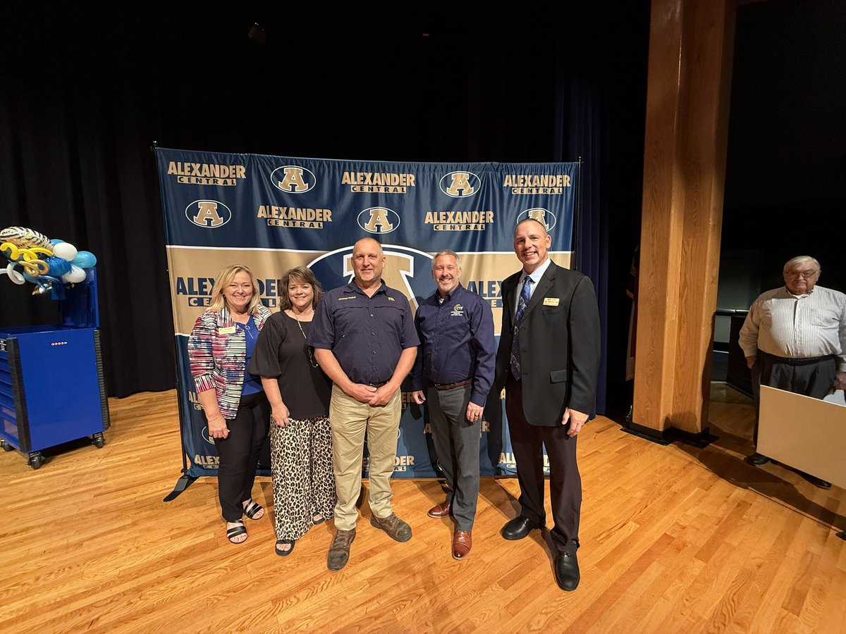 KarenBoyles1's tweet photo. Congratulations to Scottie Cook, CTE Teacher from Alexander County, for winning the $50,000 @HarborFreight Tools for Schools Teaching Excellence award! π₯π #CTEforNC #TeachingExcellence #CTERocks https://t.co/ILwpAgsI9J