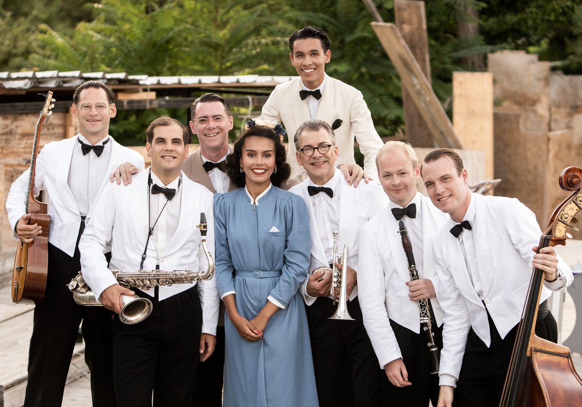 ANDREJ HERMLIN and his SWING DANCE ORCHESTRA
Am 6.10. bei uns: tinyurl.com/den63maa In ihrem neuen Konzertprogramm „The Music Goes Round And Around" präsentieren sie mit einem 11 köpfigen Ensemble die amerikanische Musik der 20er, 30er und frühen 40er Jahre 😍