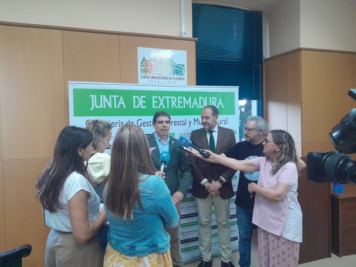 Hoy se ha firmado el Convenio entre la Consejería de Gestión Forestal  y Mundo Rural de  la <a href="/Junta_Ex/">Junta de Extremadura</a> y la <a href="/infouex/">UEx</a> para el desarrollo del Proyecto Mosaico dirigido por el catedrático Fernando Pulido