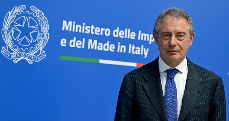 mimit_gov's tweet photo. 📌Il ministro Urso alle 15 al #QT a @Montecitorio risponde su:
🔹investimenti stabilimento #Stellantis #Atessa
🔹impianti #Rwm #Domusnovas e #Iglesias
🔹comparti produttivi colpiti da #dazi USA
🔹#decarbonizzazione #exIlva #Taranto
🔹multe #condotteanticoncorrenziali
Diretta 👇🏻