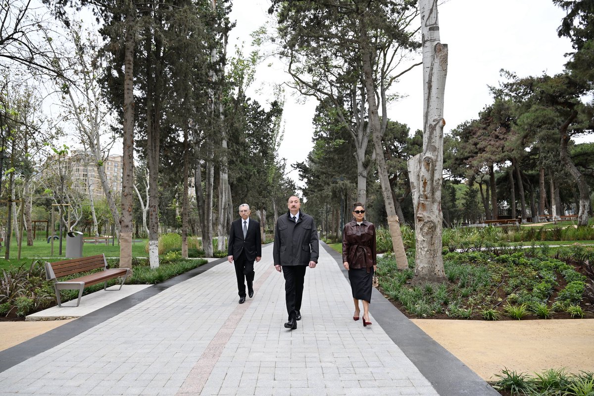 ✔Oktyabrın 1-də Azərbaycan Respublikasının Prezidenti İlham Əliyev və birinci xanım Mehriban Əliyeva Bakının Nərimanov rayonunda salınan yeni parkın açılışında iştirak ediblər.
✔On October 1, President of the Republic of Azerbaijan Ilham Aliyev and First Lady Mehriban Aliyeva