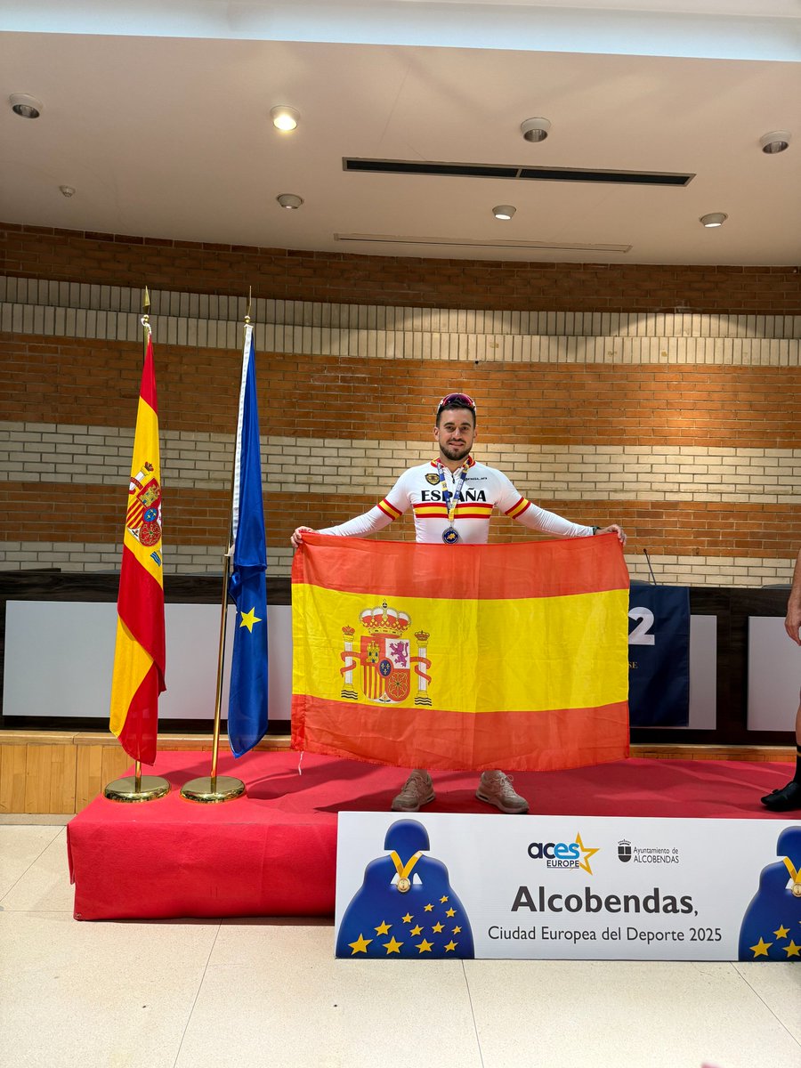 guardiacivil's tweet photo. 👮‍♂️ El Guardia Civil Sergio R. ha cosechado un destacado resultado en los Juegos Europeos #EUROGAMES112🇪🇺, celebrados en #Alcobendas (#Madrid) entre los días 24 y 27 de septiembre de 2025, donde se dieron cita profesionales de cuerpos policiales, militares y de servicios de emergencia de toda Europa.

🏅 Logró la Medalla de Oro en la prueba de #Ciclismo #BTT, categoría Open.

🏆 Este nuevo éxito se suma a las 4 medallas obtenidas en los Juegos Europeos de Policías y Bomberos de Braga #Portugal🇵🇹 en 2024. 3 platas y 1 bronce, consolidando una trayectoria deportiva ejemplar.

👏 ¡Enhorabuena compañero!