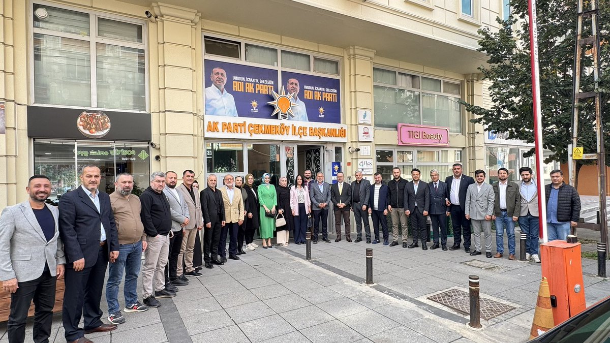 📍 AK Parti Çekmeköy İlçe Başkanlığı

Önceki dönem ilçe başkanlarımızdan Erdem Koçoğlu ve o dönemde görev yapan kıymetli yönetim kurulu üyelerimiz ilçe başkanlığımızda bizleri ziyaret ettiler.

Geçmişte teşkilatımıza verdikleri emek ve hizmetler için kendilerine gönülden teşekkür