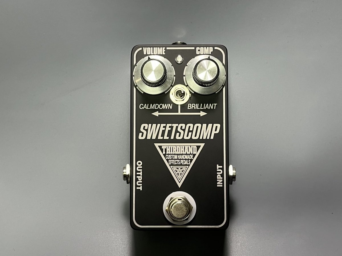 TOR85327's tweet photo. オリジナルエフェクターの一般販売開始しました！
コンプレッサーのSWEETSCOMPです！

THIRDHAND常連のギタリスト、ベーシストの方々には試奏していただいたり、オーダーを受けて製作し使っていただいておりましたが、在庫分を少し製作しましたのでWEBSHOPへ追加しております！ https://t.co/THKAUOM4dS