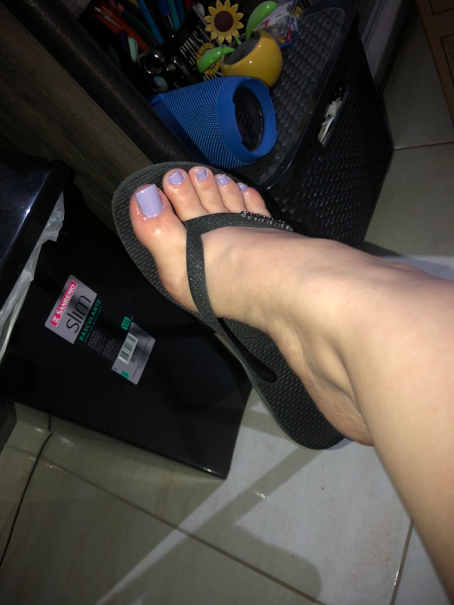 Casal_PezTen's tweet image. Atualizando a corzinha 🍇

#feet
#pes
#exibicionismo
