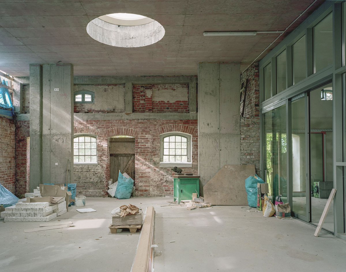 Brandlhuber+ Manfred Pernice 
Ninikowo
2020
hicarquitectura.com/2025/10/brandl…