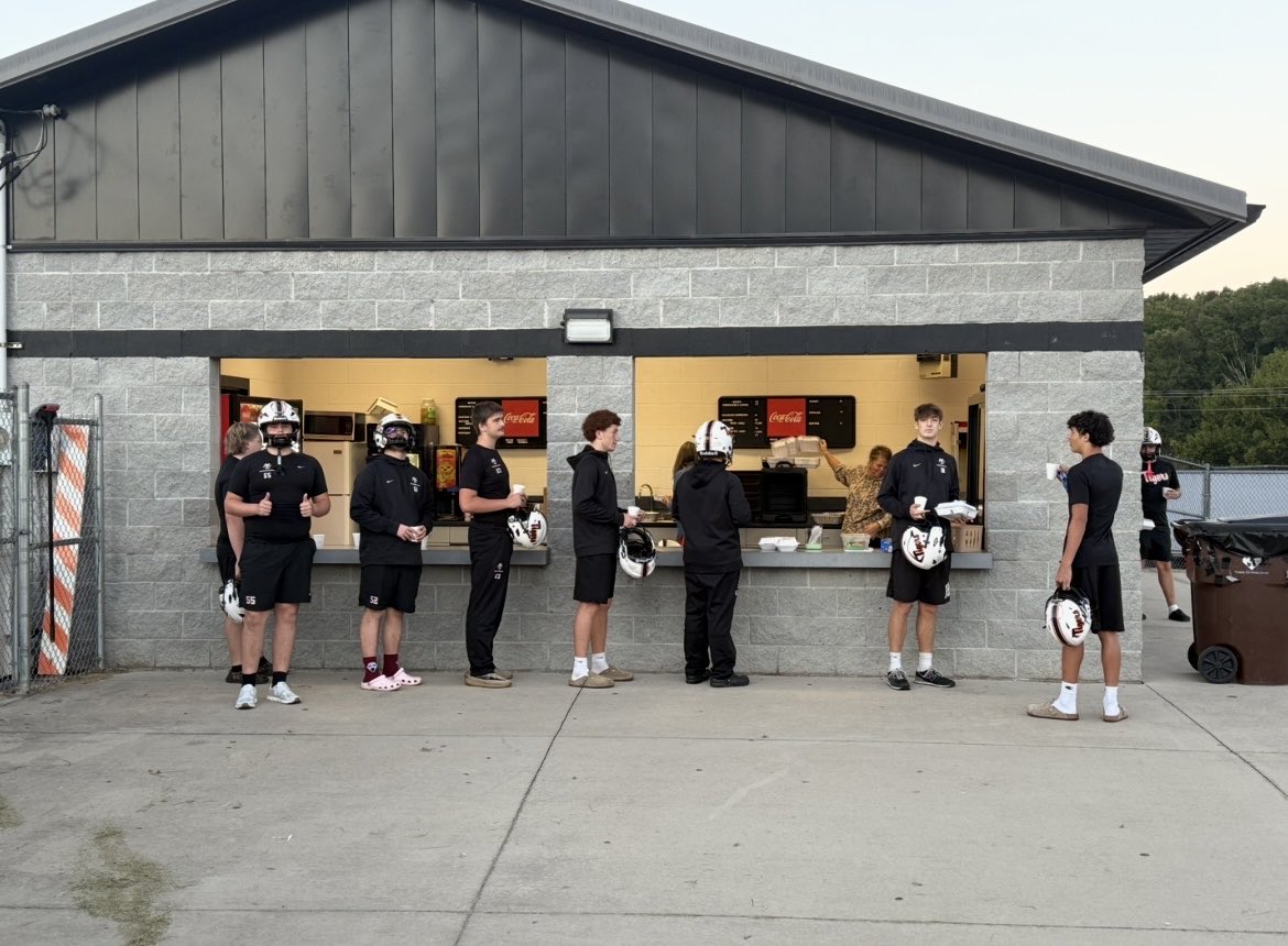 MeigsCountyFB's tweet photo. Thursday morning got moved to Wednesday this week!

Our booster club is getting our boys ready for our game tomorrow night.

#KeepTheFAITH https://t.co/x89ALCezWS