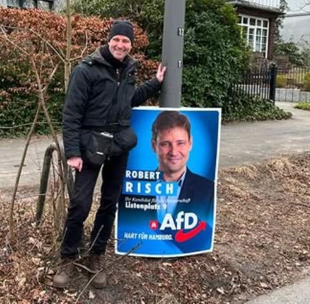 AllyAgainstHate's tweet photo. Ok, dann löse ich mal auf: Aufgrund vieler Merkmale scheint es sich hier um ein und dieselbe Person zu handeln.

Rechts: Robert Risch (AfD), der bei einem Neonazi-Treffen in Russland war.

Links: @robertrisch_

Sind Sie das, Herr Risch? https://t.co/mqctoRkZ6n