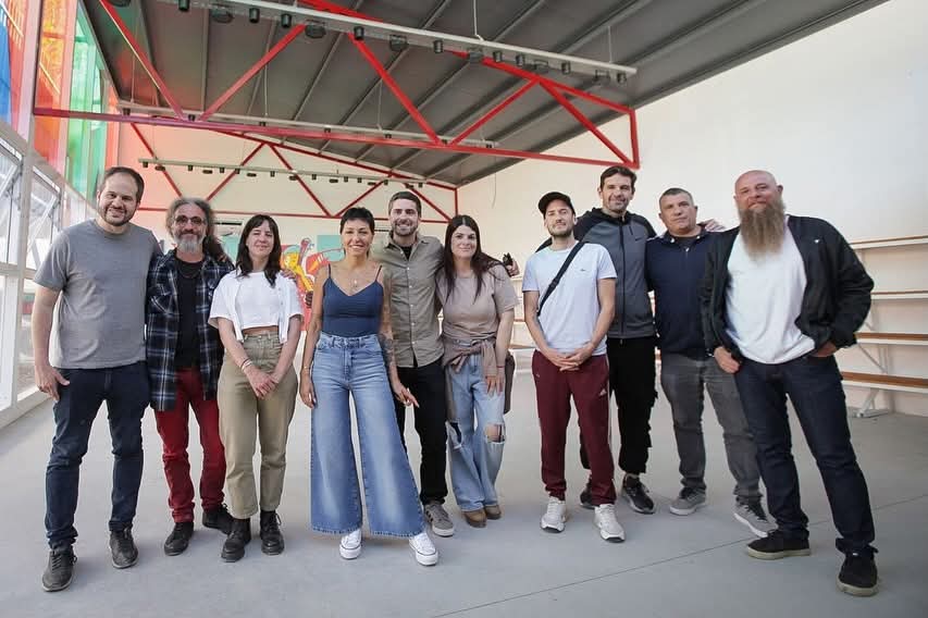 ¡Ya falta poco para que conozcas la nueva Biblioteca y Centro Cultural!

Este espacio para la cultura y la educación estará ubicado en el barrio IAPI de #BernalOeste.

#SeguimosParaAdelante ☀️💜