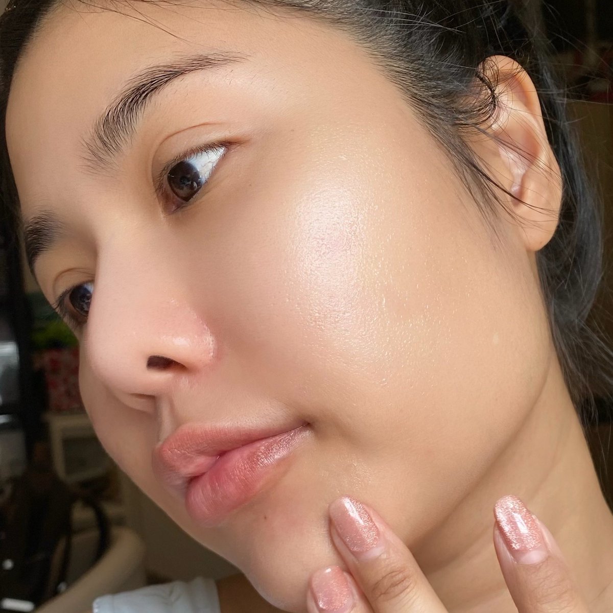 อยากมาป้ายยา Make Off Purifying Gel ของ Oriental Princess มากกก 🫟✨ น้องเป็นเจลล้างเครื่องสำอางสูตรคลีน ที่มีส่วนผสมของ Hyaluronic Acid ที่ช่วยกักเก็บความชุ่มชื้นตั้งแต่ขั้นตอนแรก ทำให้หลังล้างผิวไม่แห้งตึงแถมยังเนียนนุ่มชุ่มชื้นอีกด้วย ตัวนี้อ่อนโยน ไม่ระคายเคืองผิว