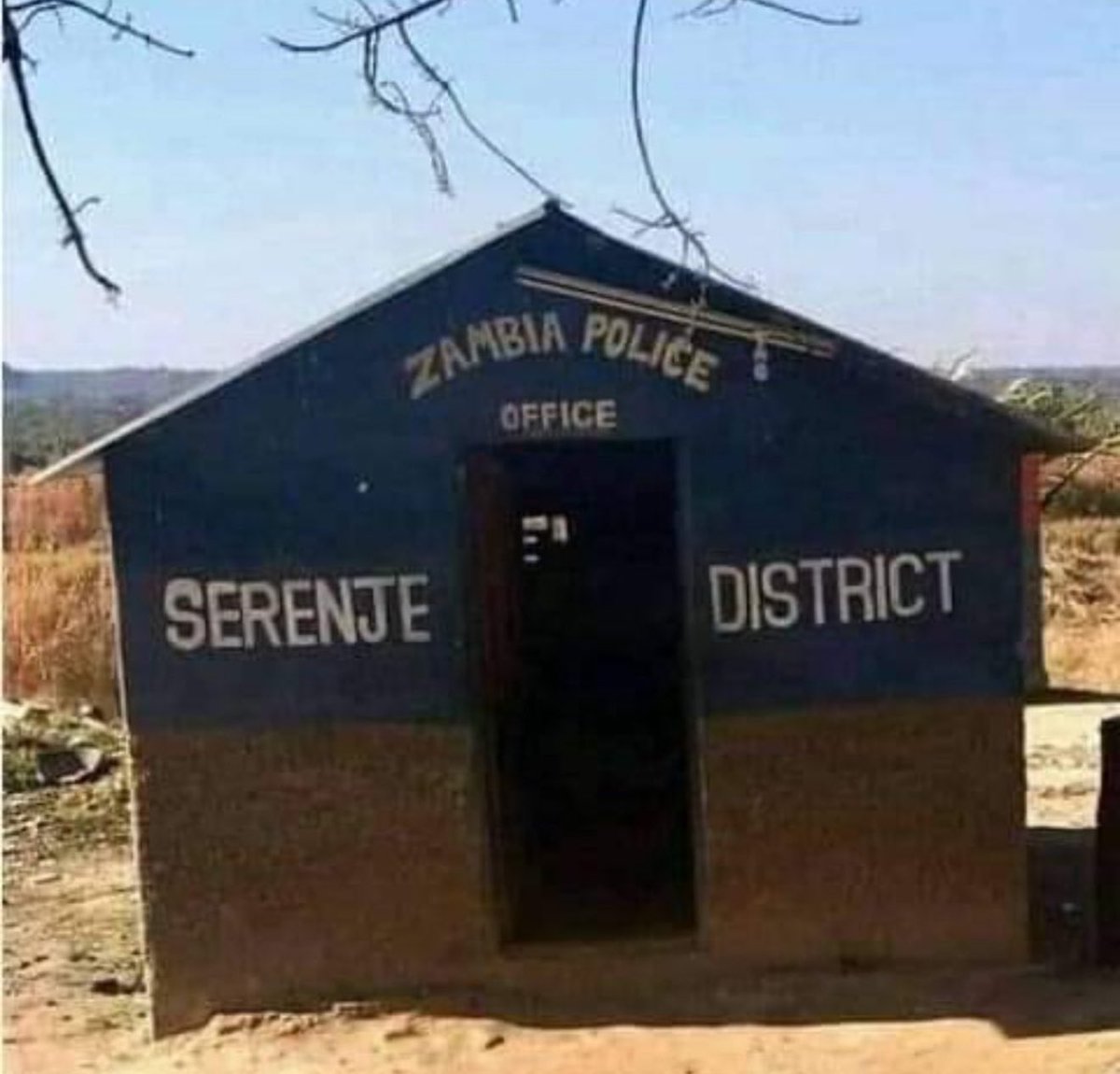 advocatemahere's tweet photo. 🔸Go report the issue to the Police.😂
#ZIMZAM https://t.co/4Z9vBeRuEw