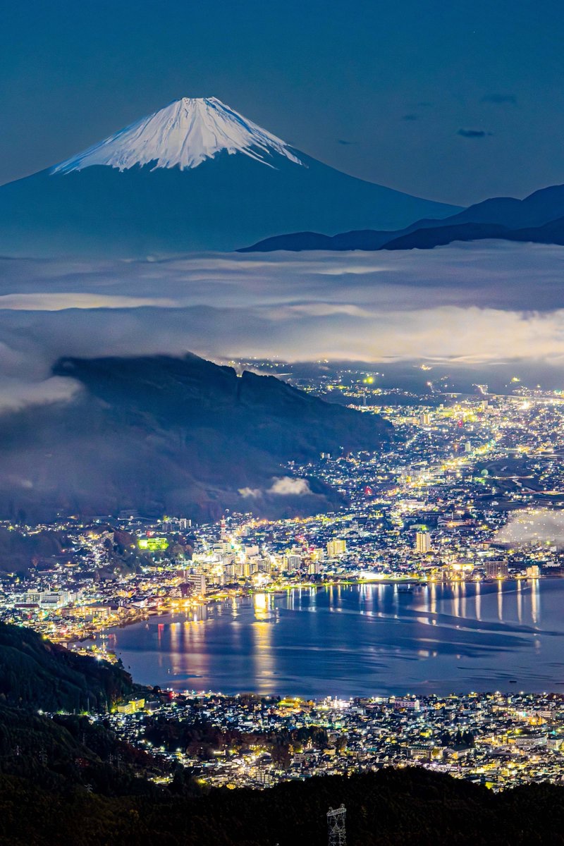 富士山と雲海と夜景のコラボが美しかったです