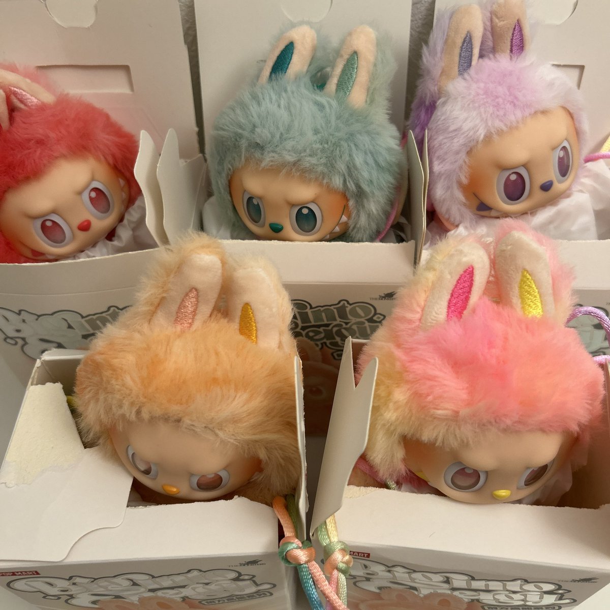 _chiimari_'s tweet photo. 【譲渡】ラブブ POP MART 
THE MONSTERS Big into Energy シリーズ 

＜譲＞画像のもの
＜求＞2,900+送料 （PayPay又は振込🙏）

バリ島に行った��人にお願いしたら、まさかのBOXを持って帰宅(ㆁωㆁ*)
残りをお迎え&amp;大切にしてくださる方を探しています🫧

検索からでも気軽にお声掛けください🌸 https://t.co/BYGmM2R2y0