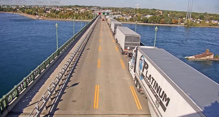 Linda7701035456's tweet image. Get news link: vlly.xyz/VC6Oh
U.S. border checkpoint with a large illuminated sign reading “U.S. BORDER CLOSED,” traffic cones, and customs officers enforcing the closure.:
#USBorder #BorderClosed #TravelRestrictions #Customs