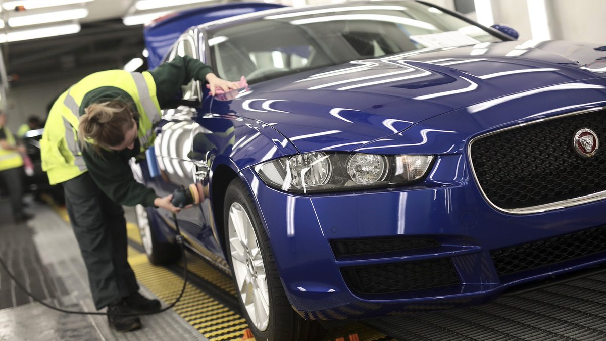 axadletm's tweet image. UK backs Jaguar Land Rover with £1.5bn loan guarantee#World #1.5bn #backs #Guarantee #Jaguar #land #loan #Rover
tinyurl.com/28c9m32v