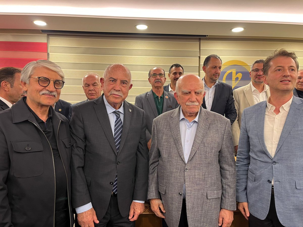 StkRefah38315's tweet photo. Genel Başkan Yardımcımız Mehmet Fatih Uğurlu, Birlik Vakfı Ankara Şube Başkanı Yusuf Necati Mücahitoğlu’nu ziyaret etti.
Nazik ev sahipliği için kendisine ve kıymetli heyetine teşekkür ediyoruz. https://t.co/hjIYlscxyU