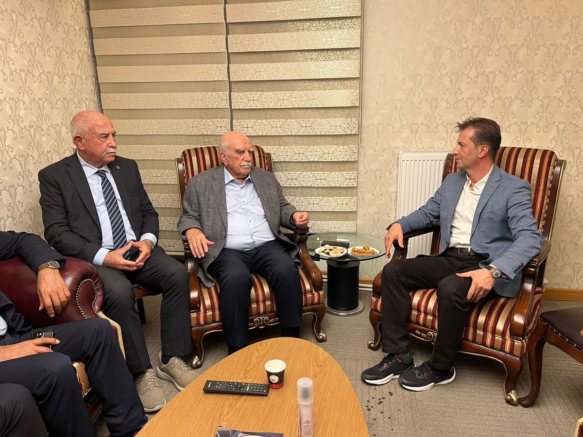 StkRefah38315's tweet photo. Genel Başkan Yardımcımız Mehmet Fatih Uğurlu, Birlik Vakfı Ankara Şube Başkanı Yusuf Necati Mücahitoğlu’nu ziyaret etti.
Nazik ev sahipliği için kendisine ve kıymetli heyetine teşekkür ediyoruz. https://t.co/hjIYlscxyU
