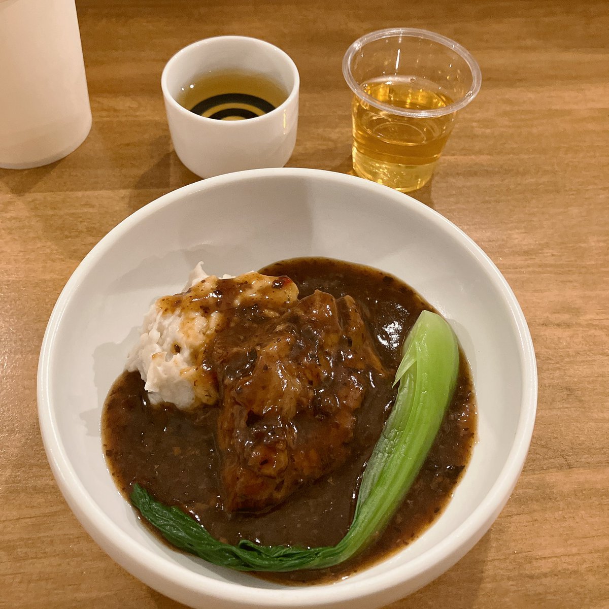 mana108's tweet photo. ⑧かもしか×達磨正宗
諸君、私は日本酒が好きだ
日本酒の中でも熟成酒が好きだ
熟成酒の中でも古酒といわれる酒が好き
は？？？？？20年？？？？？？？？1984年製？？？？？？？？？？？？？？？

達磨正宗10000年栄えよ－－－－－－－ https://t.co/h5SvMKrm8N