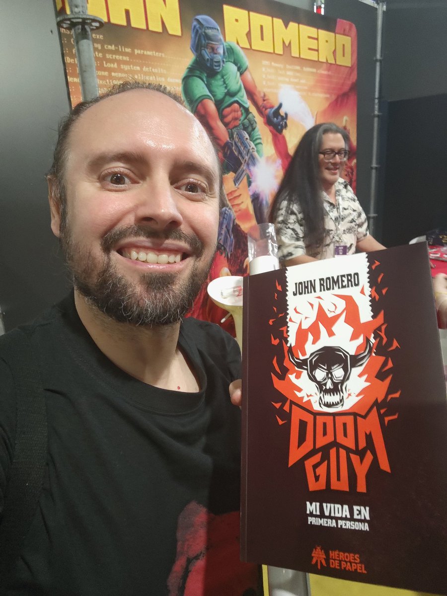 viajerosalblog's tweet photo. 🕹️👾🤩Una gozada conocer y saludar a un mito como @romero #JohnRomero en #sdccmálaga (#foto y #firma de su 📖#libro y autobiografía "#DoomGuy: Mi vida en primera persona", editado por @HeroesdePapelES). Cocreador de #FPS como #Wolfenstein3D #Doom #DoomII #Quake #Heretic #Hexen... https://t.co/3hdGZ8kC1N
