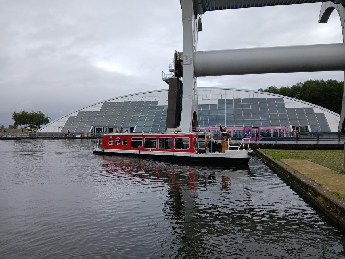 NLCAdultLearn's tweet photo. Motherwell and Airdrie groups went on a sailing trip on the Forth and Clyde Canal.
Both groups had a brilliant time and some learners had never been on a boat before.
The seagull trust volunteers made everyone feel welcome and at ease. #BecauseOfCLD #AdultLearningMatters https://t.co/PYIdz9RAXC